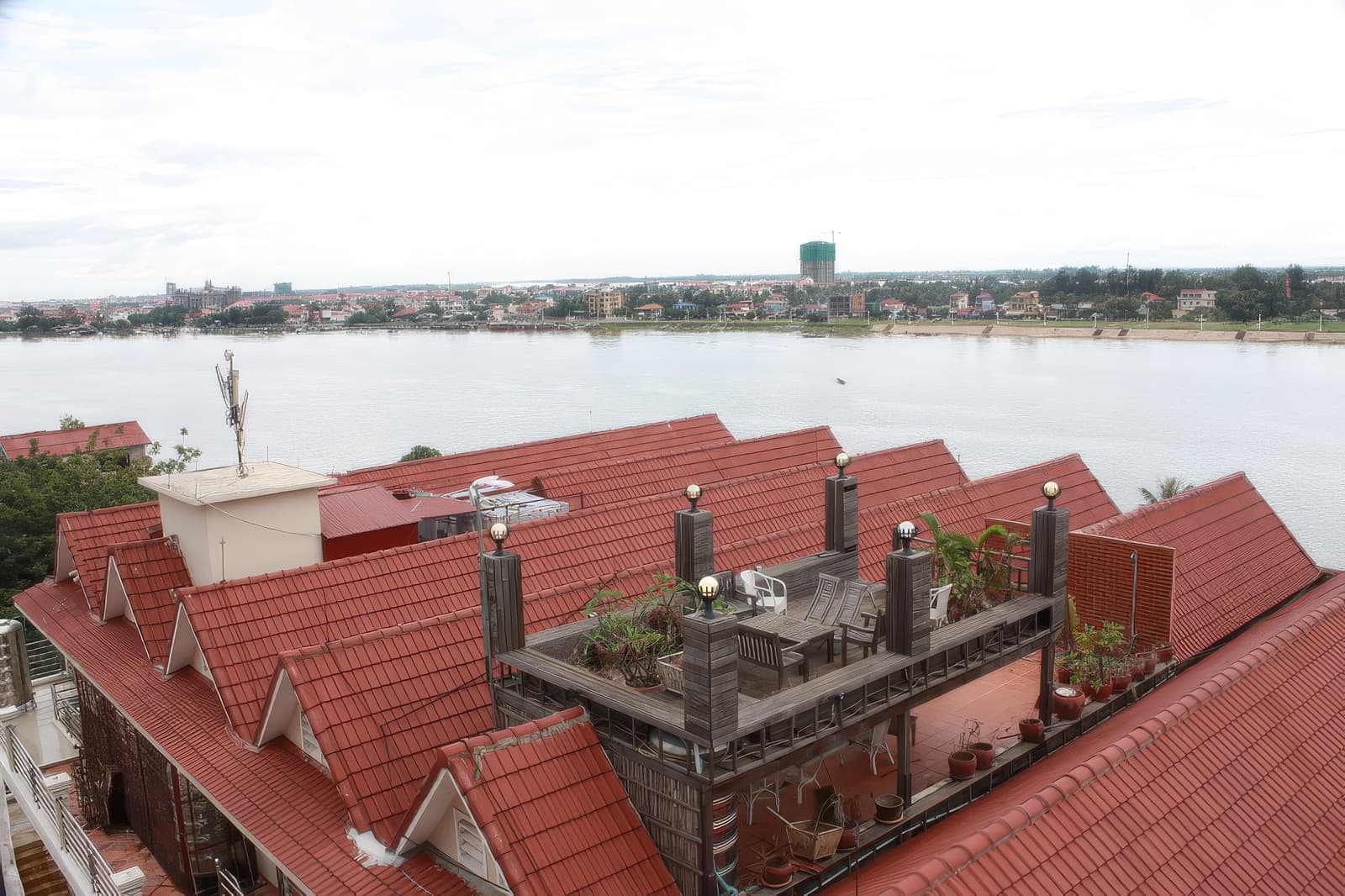 Lux Riverside Hotel & Apartment