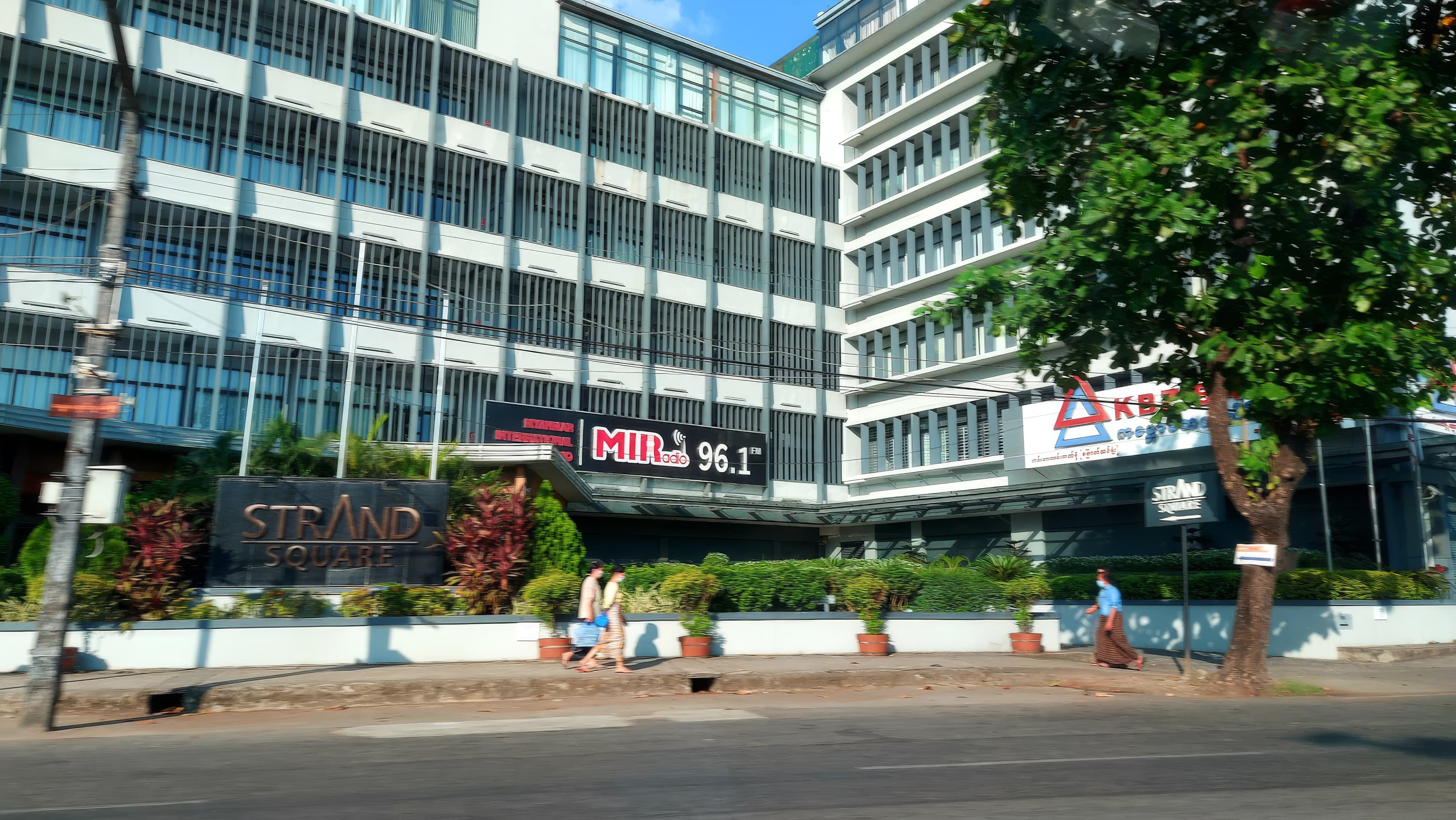 Strand Square