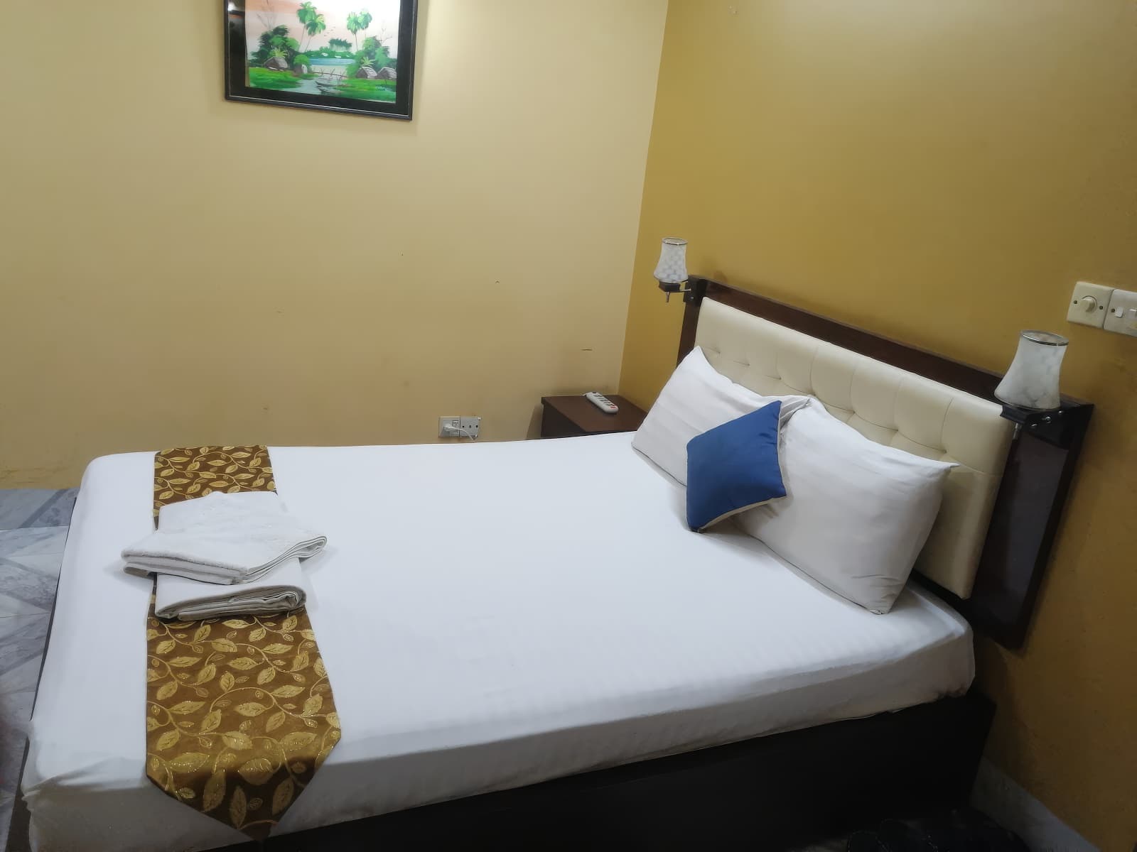 Maple Crest Service Apartment