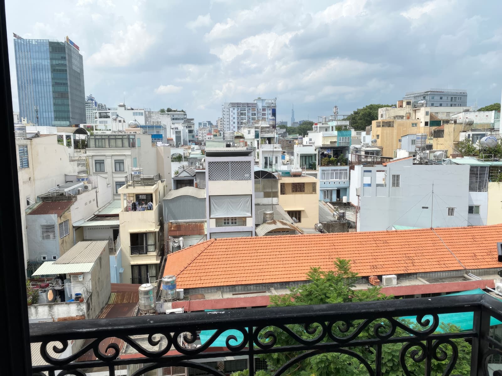 Home Away Minh Khai
