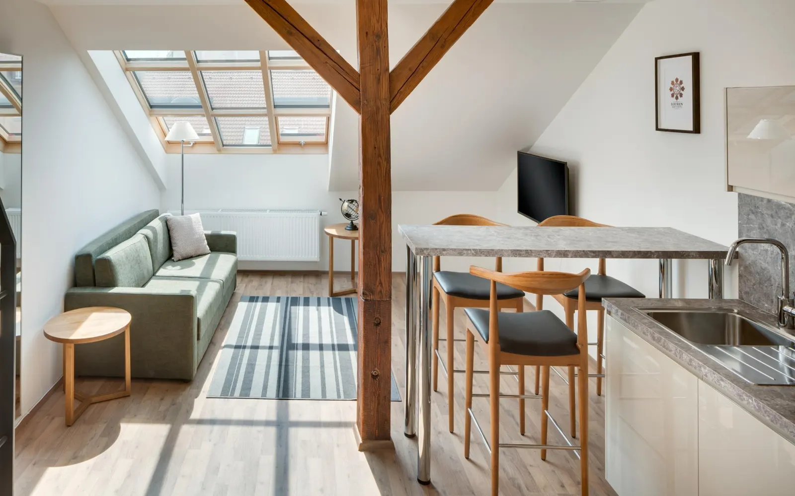 Louren Apartments (catered apartments)