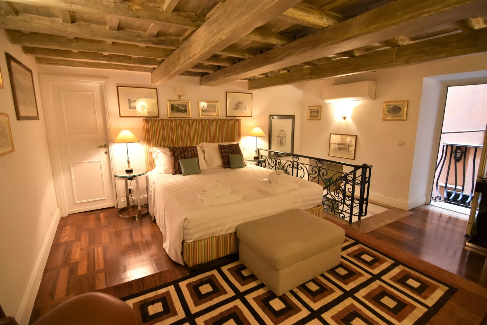 Babuino 79 (Apartments in Italy), serviced apartment in Rome